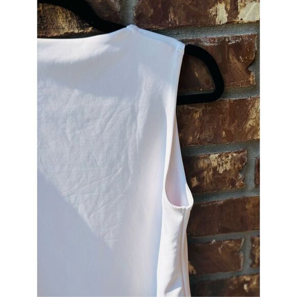 Express white sleeveless tops size small, new without tag, no flaws and in excel - Picture 6 of 8